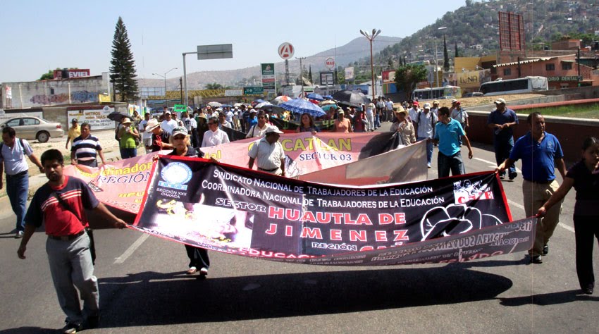 Maestros de ENEPO exigen atención a sus demandas