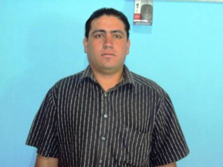 Arraigan a presunto roba autos