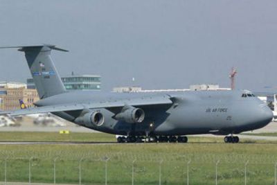 EU reclama a Argentina devuelva material bélico requisado a avión militar