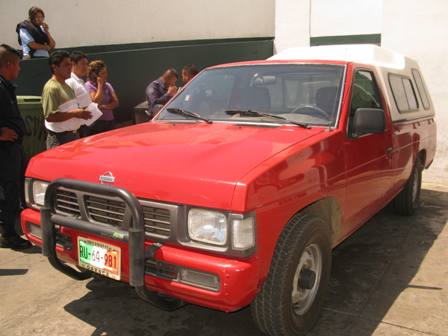 Detienen a dos presuntos ladrones de vehículos y recuperan camioneta