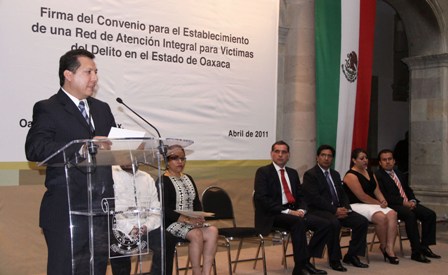 CNH y Oaxaca firman convenio; acepta recomendación por desaparición de guerrilleros