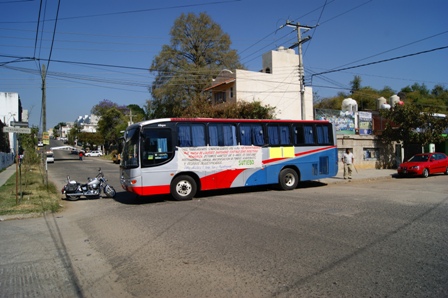 Paran el IEBO, sin clases dos mil 500 alumnos, piden salida de directora académica