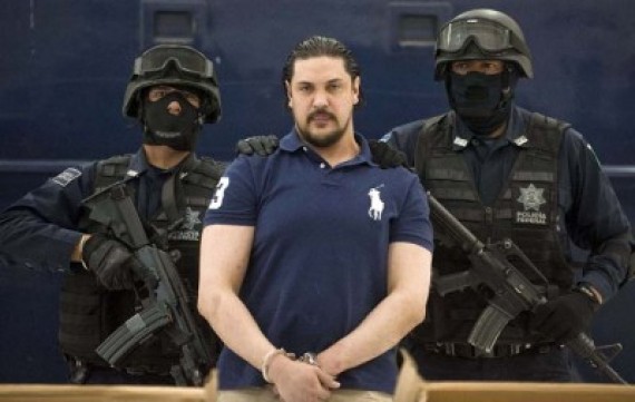 Formal prisión contra “El JJ” por uso de pasaportes falsos