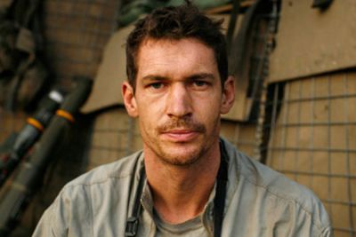 Mueren dos periodistas en Libia, el inglés Hetherington y el estadunidense Hondros