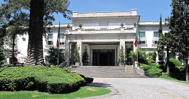 Se reúne el poeta Javier Sicilia con Calderón en Los Pinos