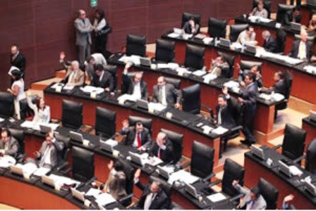 Se acabó el tabú de la reelección, la reforma permite la de senadores, diputados y concejales