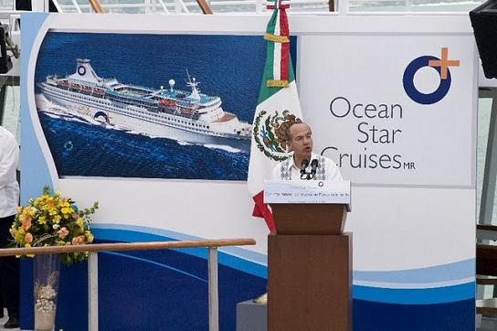 A salvo y en tierra pasajeros del, “Titanic” mexicano, Ocean Star Pacific, que sufrió un incendio a 8 Km de Huatulco
