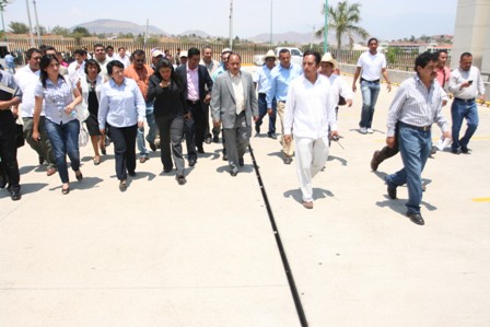 Dialogan diputados con habitantes de Zaachila para resolver conflicto