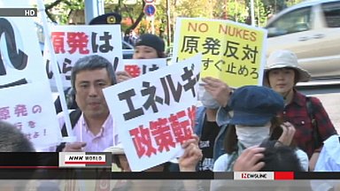 Miles marchan en Tokio, piden cierre de plantas nucleares