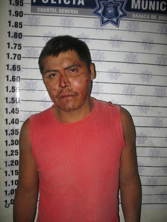 Cae presunto asalta taxistas, fue atado y golpeado por los ruleteros