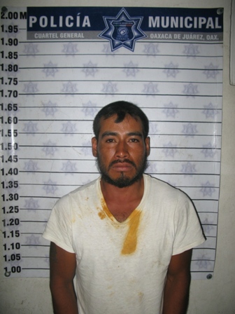 Aprehenden a homicida, cuando maltrataba a sus hijos en la vía pública