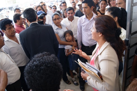 Mantienen burócratas ocupados dos edificios de Ciudad Administrativa