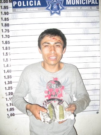 Distribuía carrujos de marihuana, su nerviosismo lo delató