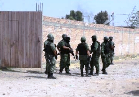 Suman 157 cadáveres desenterrados en Durango, solo se ha identificado uno