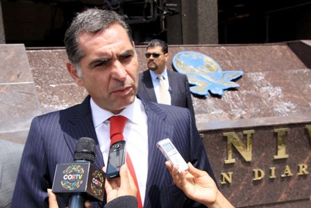 Ofrece apoyo PGR para localizar al profesor Carlos René Román Salazar: Cué