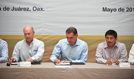 Director General de FIRA y Gobernador del estado