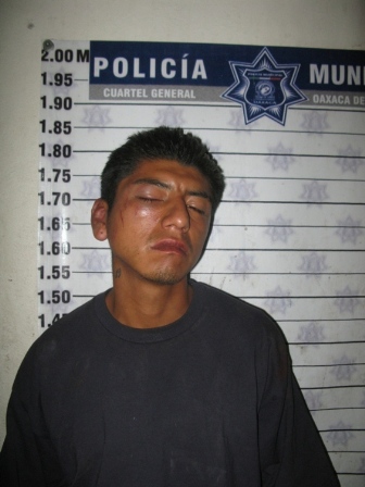 Detienen a dos ladrones domiciliarios, a uno de ellos vecinos le dan escarmiento