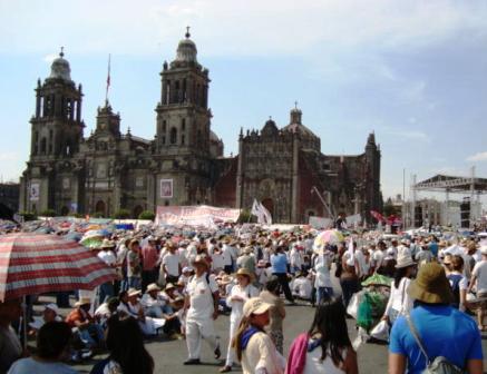Pajaros alambreados / Un zócalo teñido de agravios, sangre, pena, tristeza y dolor