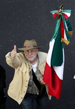 Sale Marcha por la Paz de CU, avanza para el Zócalo de la ciudad de México