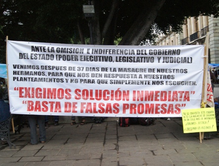 Realizaron habitantes de Choapam bloqueo y marcha en esta capital