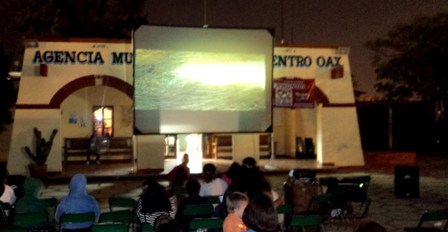 Inicia programa Cine Itinerante en la agencia Donají