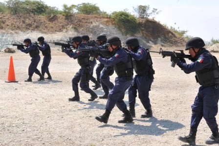 Buscan profesionalizar a policías de Oaxaca de Juárez; concluyen curso