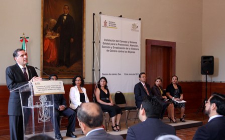 A favor de una sociedad sin violencia contra las mujeres: Gabino Cué