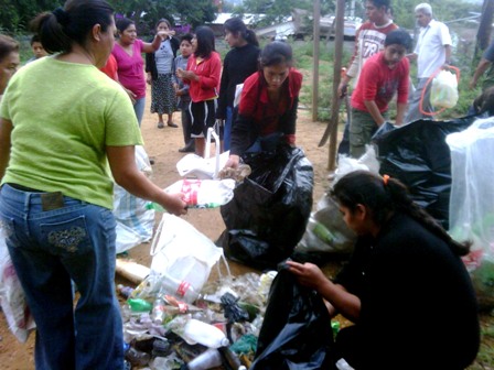 Inicia Ayuntamiento de Oaxaca campaña de descacharrización en San Martín Mexicapam
