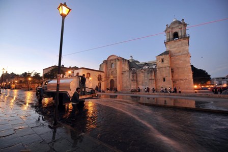 Recolectan 50 toneladas de basura, luego de levantarse plantón magisterial en el Centro Histórico