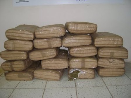 Aseguran droga y armas