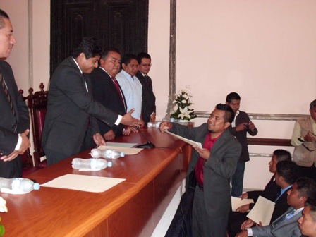 Entregan Diplomas al segundo bloque de Pasantes de Derecho Egresados de la UABJO