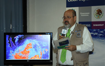 Siguen inundadas colonias de Neza y Ecatepec en el Edomex