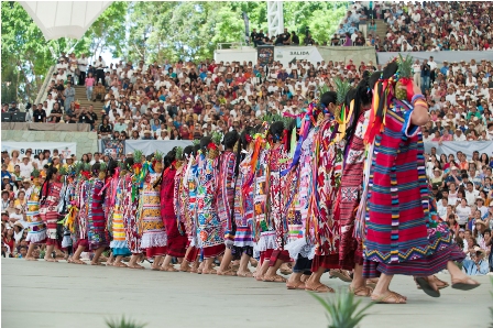 ¡Que viva el jolgorio de la Guelaguetza!