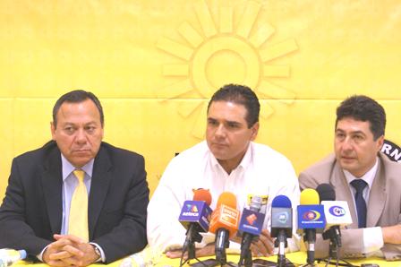 Ochenta marines eliminaron a Osama; en Michoacán Mil 800 policías buscan a la Tuta, deben retirarse por elecciones: PRD