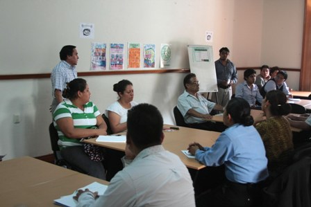 Imparten taller Simulador de Negocios para orientar a empresarios