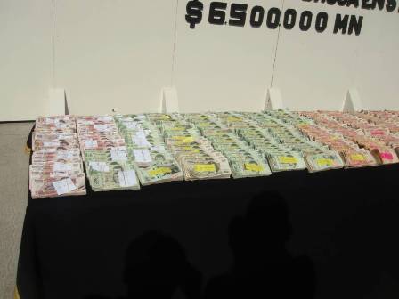 Decomisan más de seis millones de pesos en una casa del municipio de Santa Catarina, N. L.