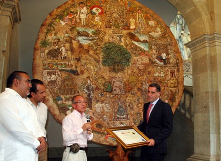 Trasladan la Tlayuda más grande del mundo de Tapanatepec a Palacio de gobierno