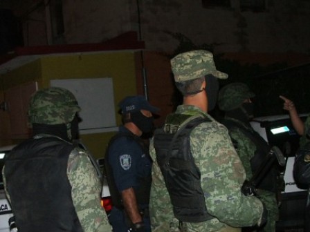 Libera personal militar a dos personas secuestradas y detiene a dos de sus captores en Morelos