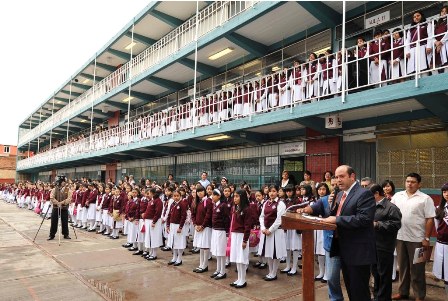 Inaugura edil capitalino ciclo escolar 2011-2012 en secundarias técnicas de Oaxaca
