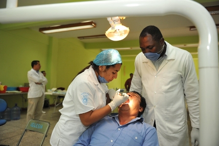 Inicia Jornada Médica Quijotes 2011; participan médicos de Texas; atienden a 500 personas en primer día