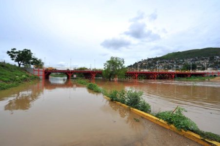 Dañados puentes de la ciudad de Oaxaca, por crecida de ríos