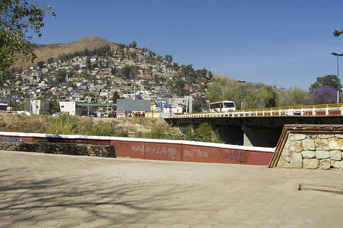 Sigue suspendido tráfico vehicular en tres pasos a desnivel de riberas del Atoyac