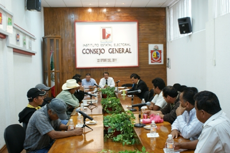 Evalúan acciones a emprender ante falta de acuerdos para elección extraordinaria en Choapam