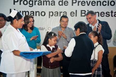 Inicia en Cuicatlán vacunación contra Virus del Papiloma Humano para el Bienestar de la Mujer