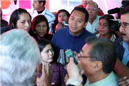Ofrece Ayuntamiento reinstalación inmediata a extrabajadores, en plantón frente al Palacio de Gobierno