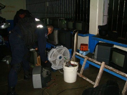 Remueven a director de penitenciaría de Ixcotel y trasladan a 30 reos al penal de Miahuatlán