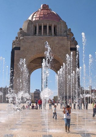 Distingue Instituto Europeo de Diseño al GDF por recuperación de la Plaza de la República