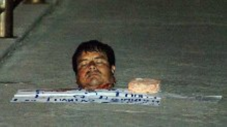 Aparece cabeza humana con narco mensajes en la capital oaxaqueña