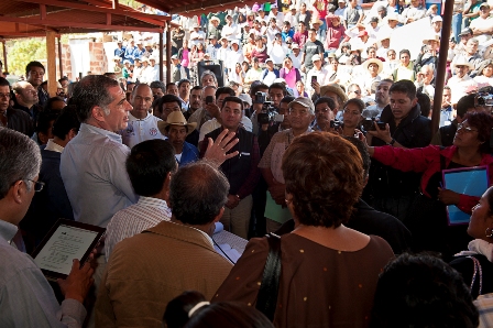 Supervisa Gabino Cué atención a contingencia en Santiago y Santa Cruz Mitlatongo