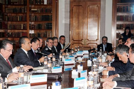 Gobernadores de Oaxaca y Chiapas se reúnen con titular de SEGOB
